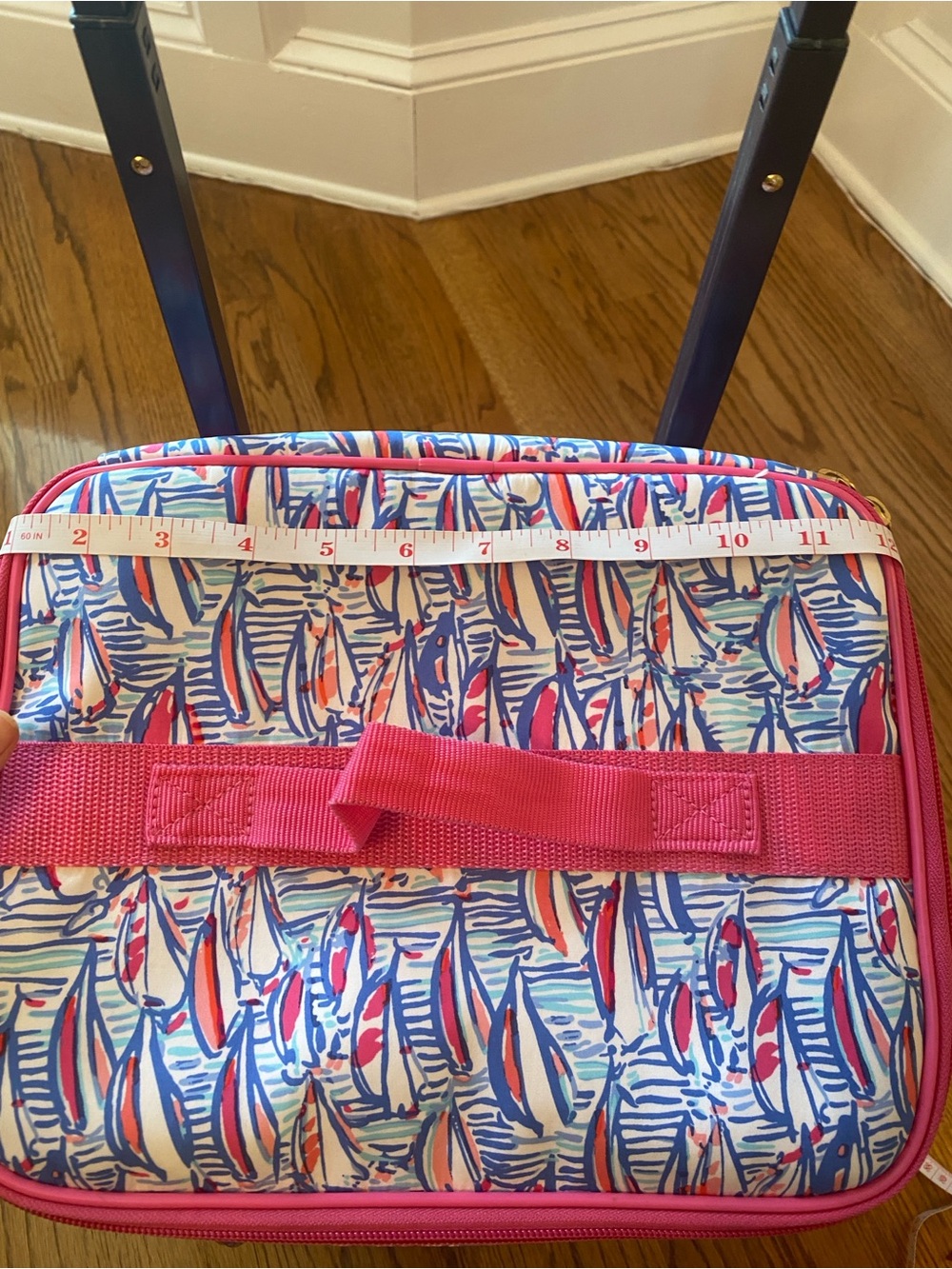 Lilly Pulitzer NWOT Pink & Blue Sailboat Patterned Rolling Insulated Cooler Bag - Picture 13 of 16